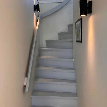 Cozy Just 200 M From